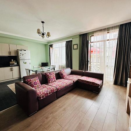 Apartmán Apt On Gorgasali 94 Batumi Exteriér fotografie