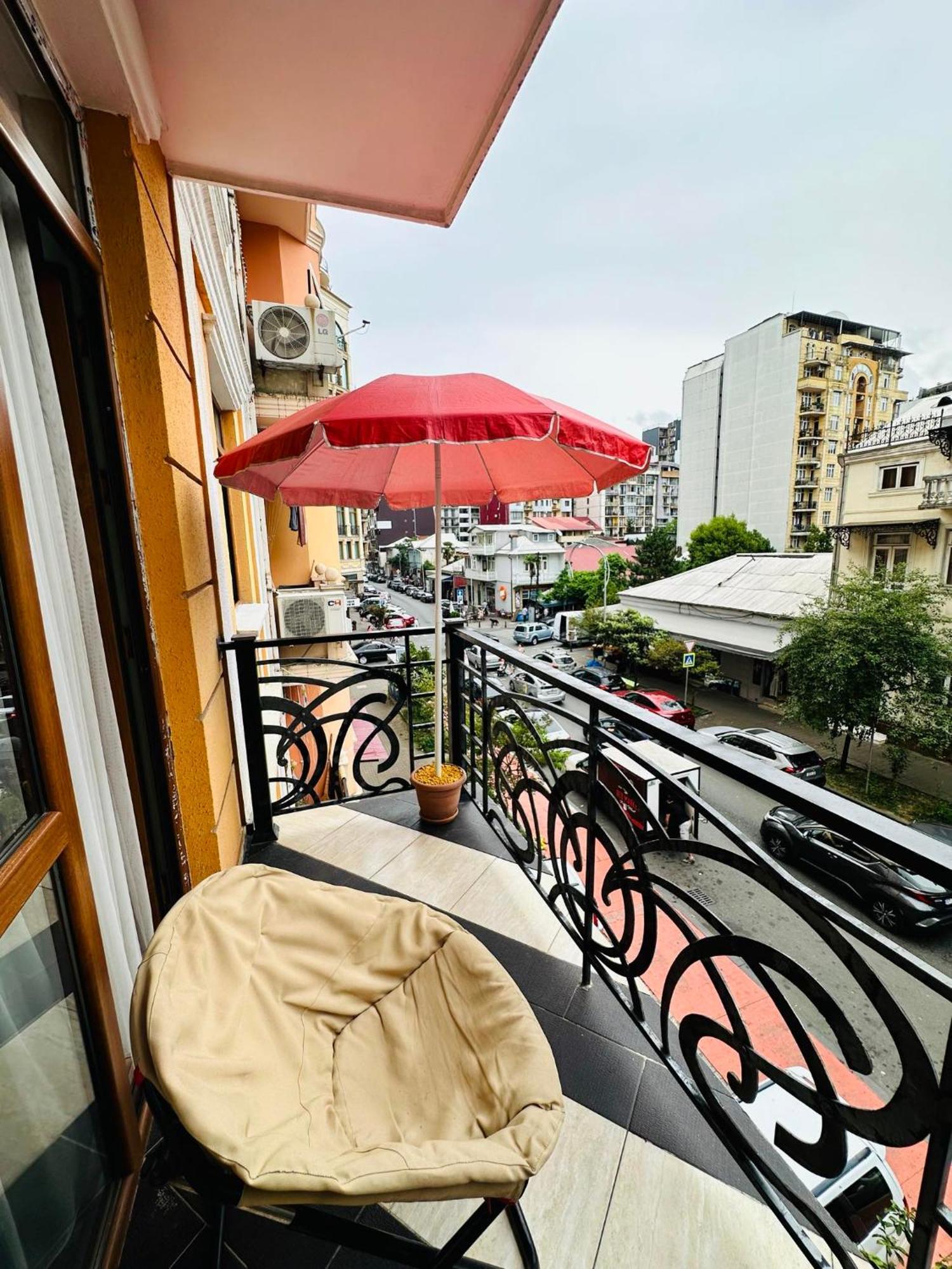 Apartmán Apt On Gorgasali 94 Batumi Exteriér fotografie