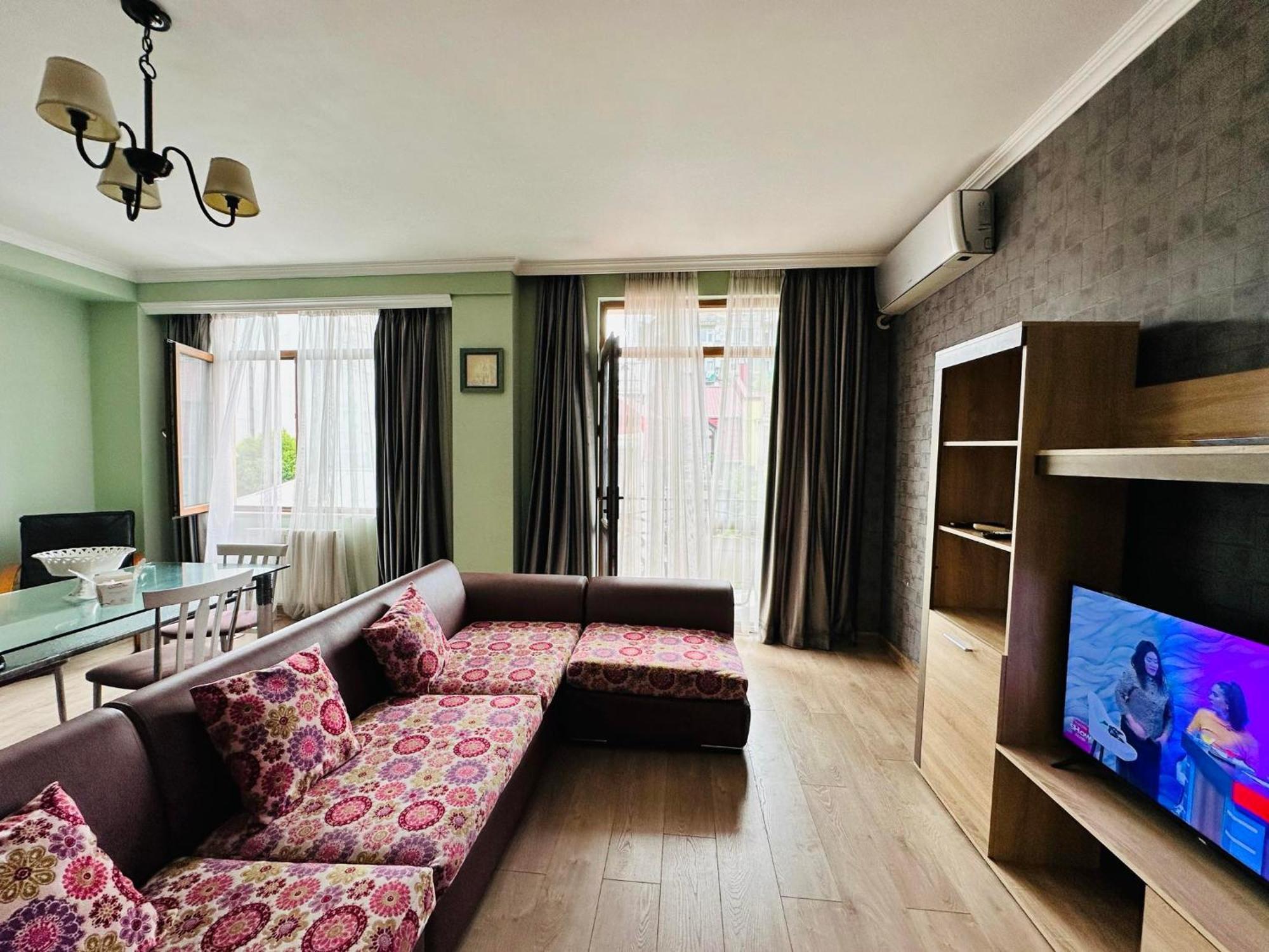 Apartmán Apt On Gorgasali 94 Batumi Exteriér fotografie