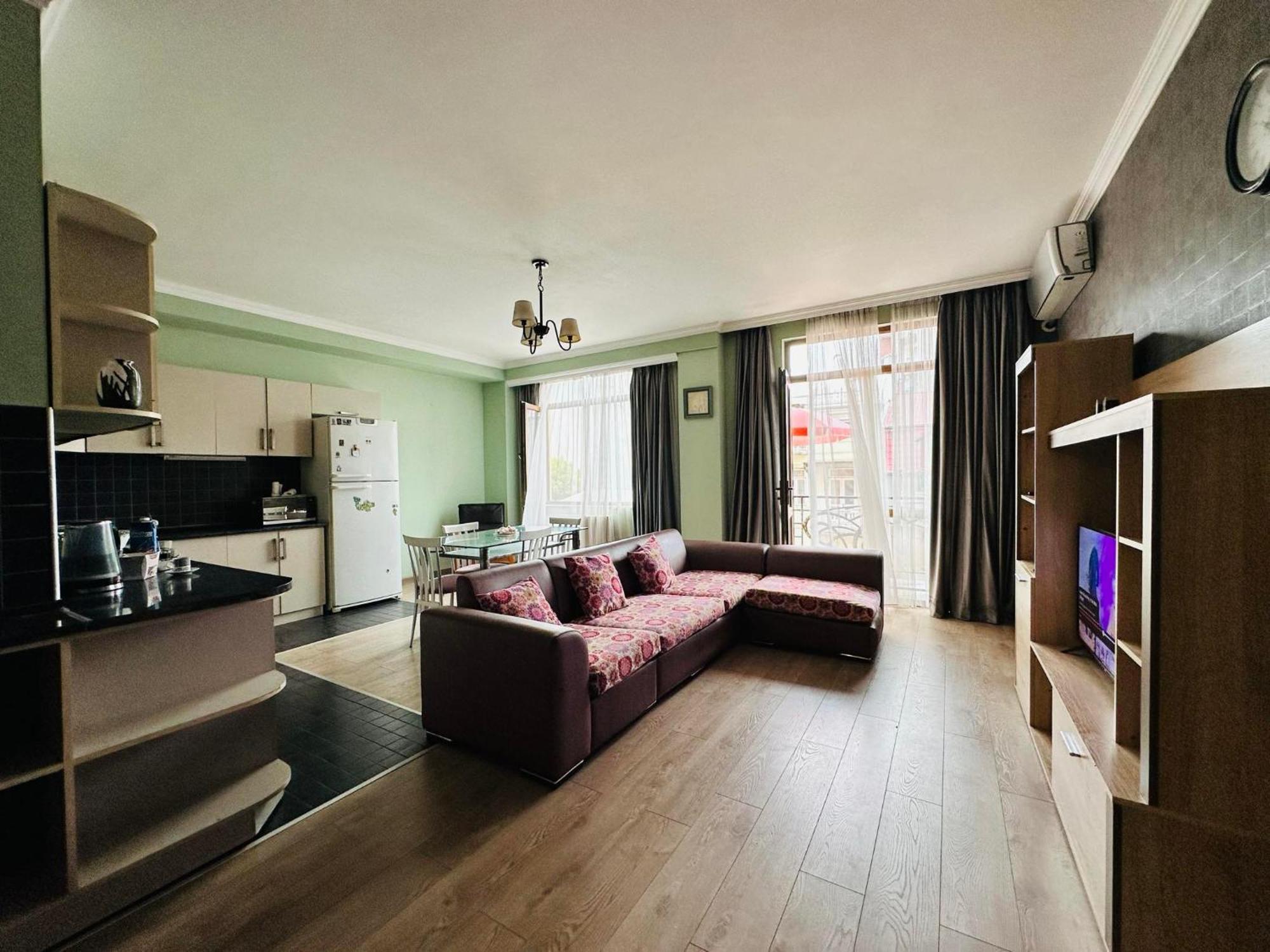 Apartmán Apt On Gorgasali 94 Batumi Exteriér fotografie