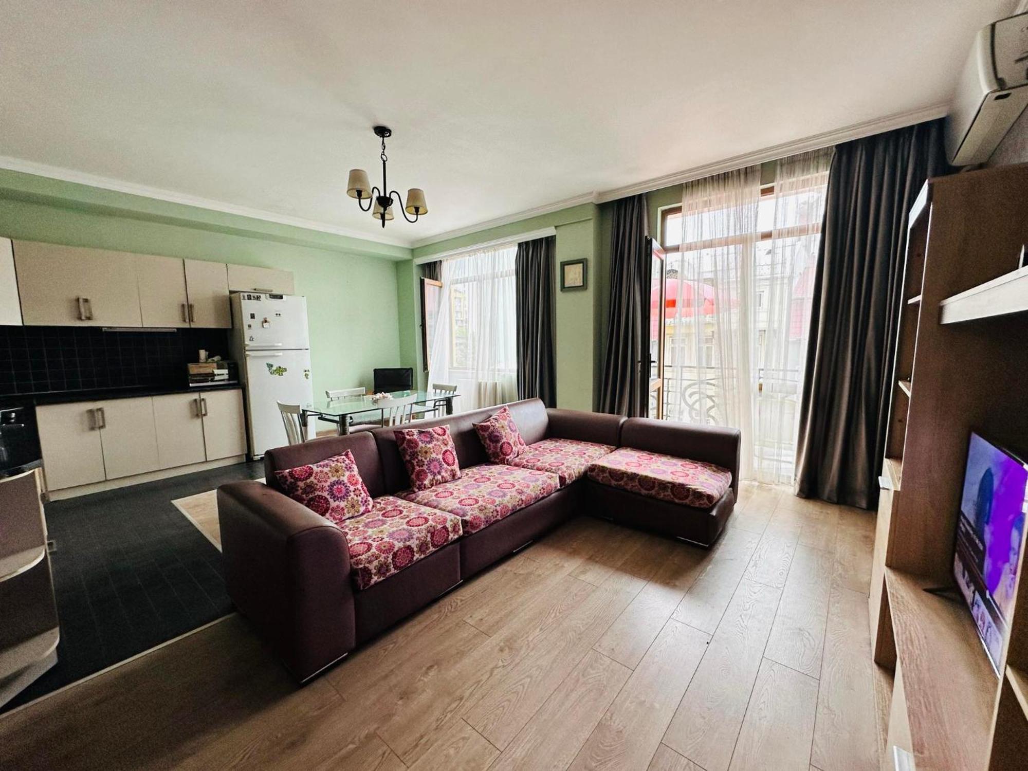 Apartmán Apt On Gorgasali 94 Batumi Exteriér fotografie