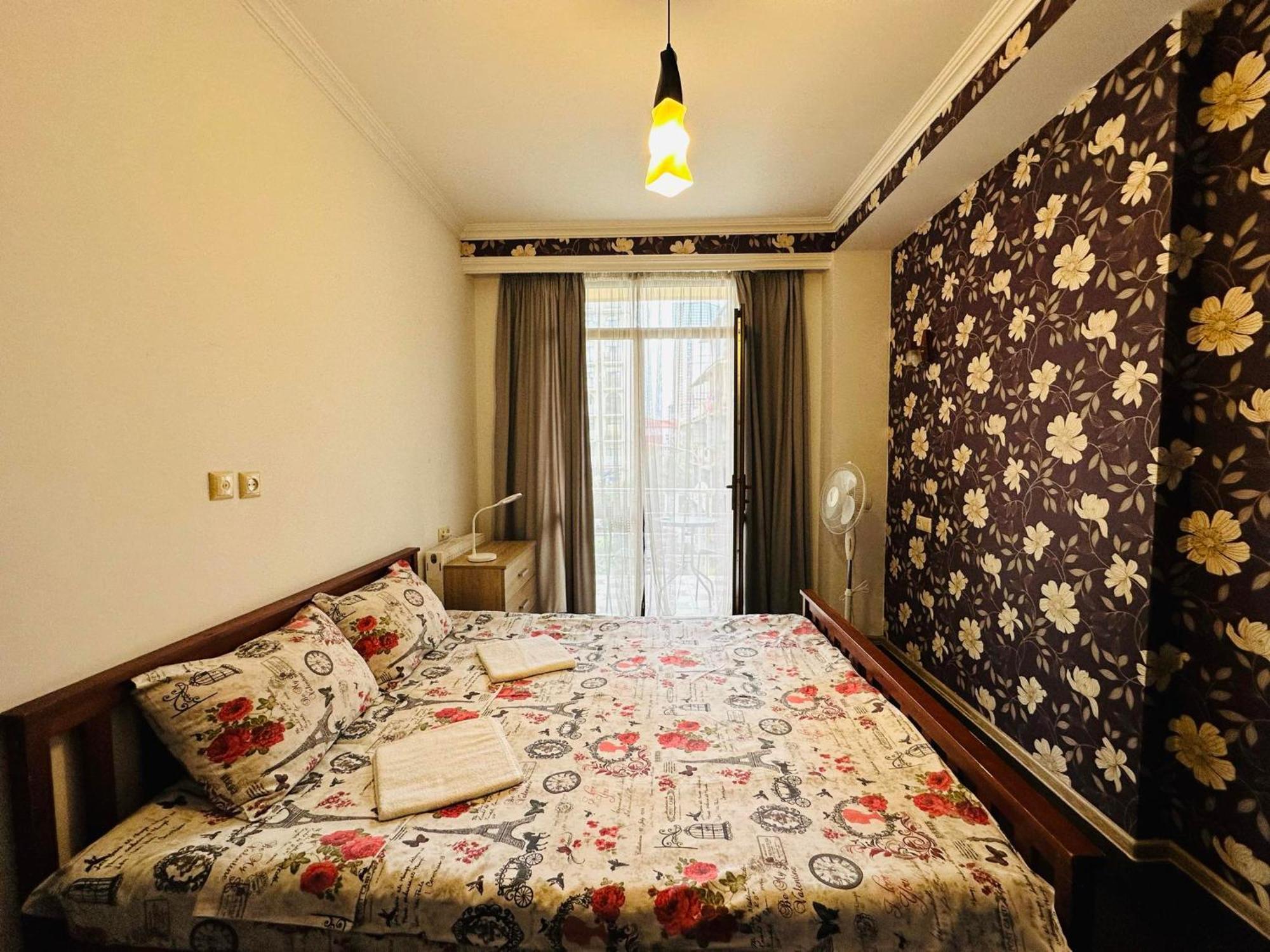 Apartmán Apt On Gorgasali 94 Batumi Exteriér fotografie