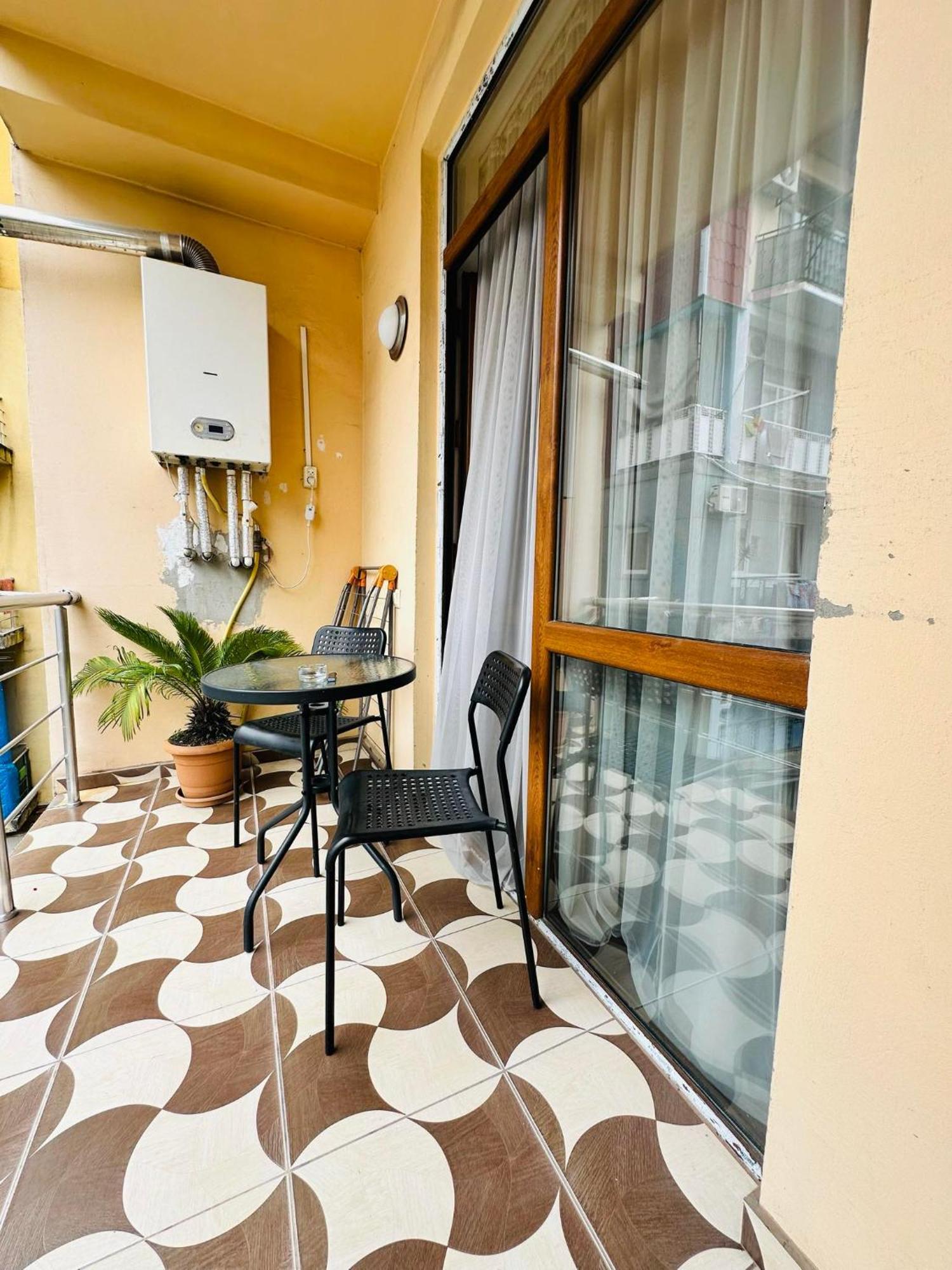 Apartmán Apt On Gorgasali 94 Batumi Exteriér fotografie