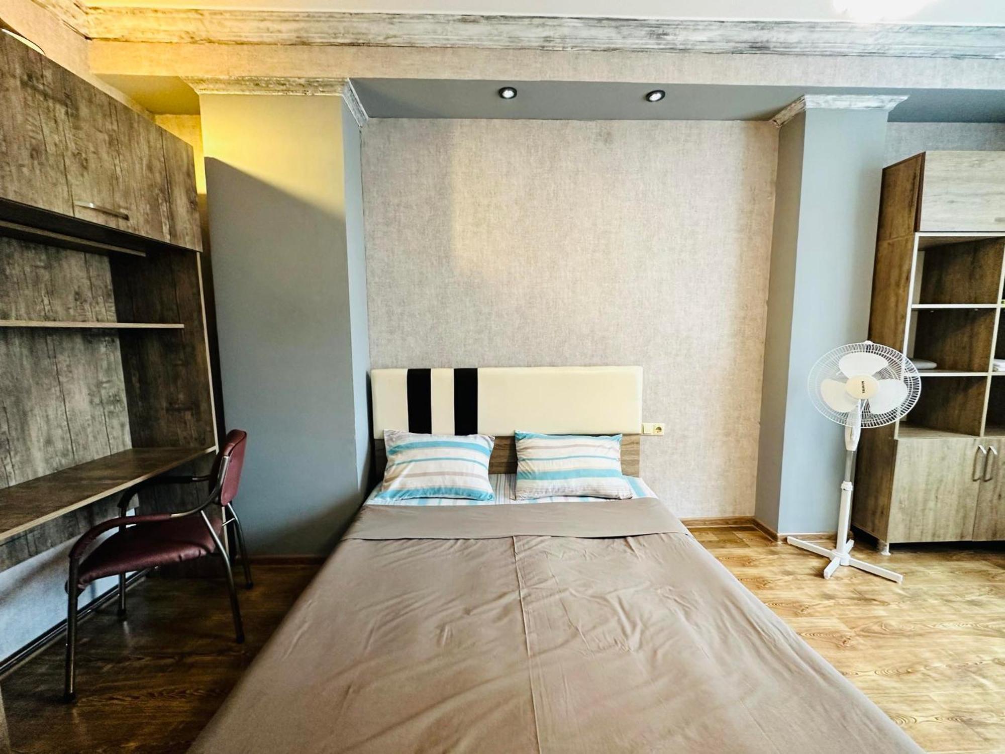 Apartmán Apt On Gorgasali 94 Batumi Exteriér fotografie